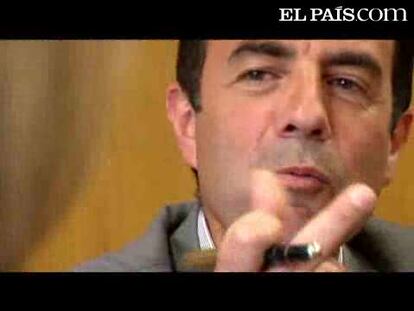 "Uso el femenino cuando estamos reunidas"