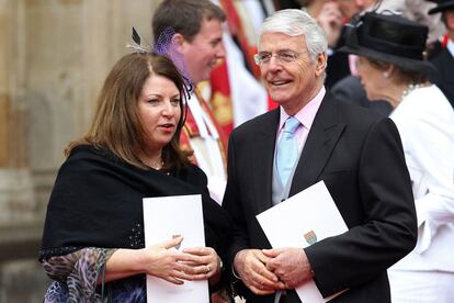 El ex-primer ministro británico, John Mayor, a las puertas de la abadía de Westminster.