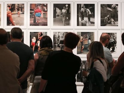 Visitants d'una exposició al MNAC, que es vol que lideri la xarxa de museus d'art.