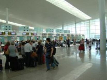 Vista de los mostradores de facturaci&oacute;n del aeropuerto de El Prat.