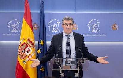 El portavoz del PSOE en el Congreso, Patxi López, durante una rueda de prensa anterior a la Junta de Portavoces, en el Congreso de los Diputados, este martes en Madrid.