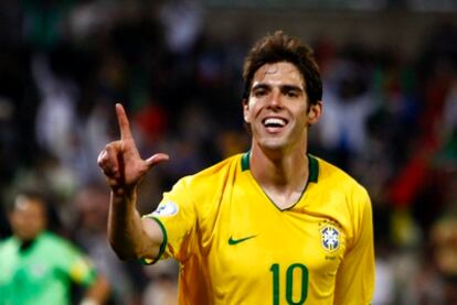 Kaká en un partido con Brasil.