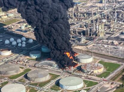 Smoke billows from a tank fire at the Marathon Petroleum facility in Garyville, La., Friday, Aug. 25, 2023.