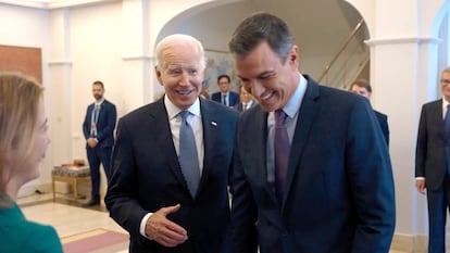 El presidente del Gobierno, Pedro Sánchez, recibe al presidente de Estados Unidos, Joe Biden, en La Moncloa en 2022.