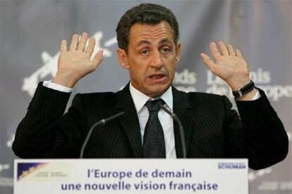 El ministro del Interior francés, Nicolas Sarkozy, en una conferencia sobre Europa en Bruselas.