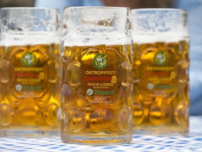 Cervejas para a Oktoberfest de Las Palmas, na Grande Canária.