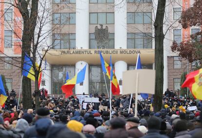 Partidarios de la presidenta electa, Maia Sandu, en un mitin frente a la sede del Parlamento moldavo, en Chisinau, en diciembre de 2020.