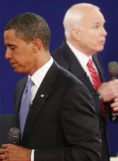 Barack Obama y John McCain han seguido centrando sus principales diferencias en los graves problemas económicos del país. El candidato demócrata ha culpadoa  "políticas económicas fallidas de los últimos ocho años" y a la Administración republicana. John McCain ha insistido en la importancia de la independencia energética y mantener  los impuestos bajos, así como detener "el derroche de gastos" presupuestarios en Washington