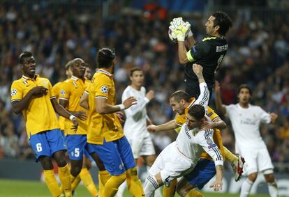 Chiellini hace penalti a Sergio Ramos