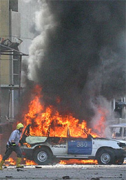 Esta es la imagen que presentaba esta mañana la céntrica calle de Rashid tras el atentado suicida.