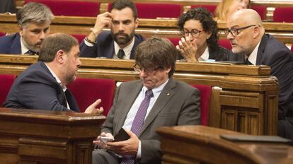 El presidente de la Generalitat, Carles Puigdemont,Oriol Junqueras, Roger Torrent, Marta Rovira y Llu&iacute;s Corominas.