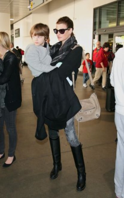 Linda Evangelista y su hijo Augustus.