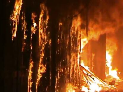 Imagen sacada de un vídeo grabado por la red opositora Shaam News Network (SNN) en el zoco de la Ciudad Vieja de Alepo.