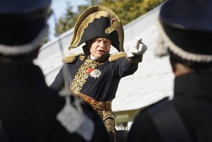 Sokolov, ataviado con un uniforme de general francés de 1812, en una recreación de la batalla de Borodino, en 2012.