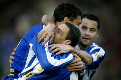 El delantero del Espanyol Maxi celebra el primer gol de un encuentro que ha terminado 2-1 con victoria de los de Lotina.