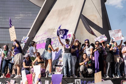 La marcha estuvo marcada por las consignas en defensa de la igualdad y en protesta, por la violencia, que solo el año pasado dejó 839 feminicidios, según la Secretaría de Seguridad y Protección Ciudadana.