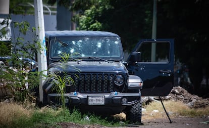 Una camioneta con múltiples impactos de bala, en la sindicatura de Costa Rica, el 9 de septiembre. Las autoridades han reconocido esta semana al menos 12 personas asesinadas, otra decena de lesionados por impacto de bala y una veintena de desaparecidos, pero han sostenido que la violencia está “focalizada” y afecta principalmente a los bandos que se disputan el principal bastión del Cartel de Sinaloa, Culiacán.