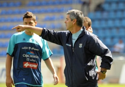 David Amaral dirige un entrenamiento.
