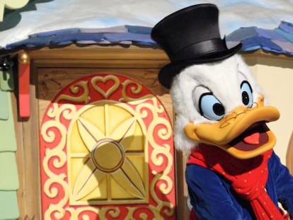 Scrooge McDuck/T&iacute;o Gilito, en un parque de Disney.