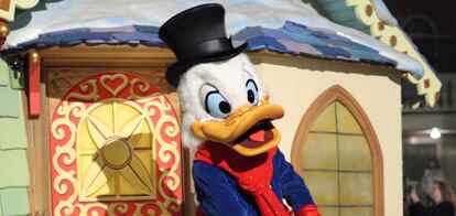 Scrooge McDuck/T&iacute;o Gilito, en un parque de Disney.