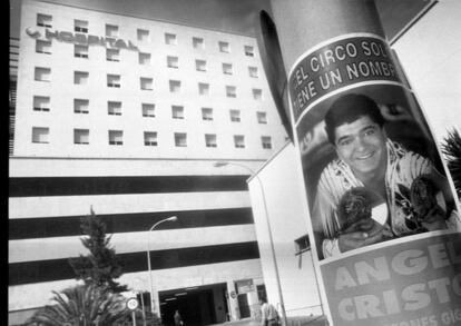 Su matrimonio con Bárbara Rey le dio una notoriedad pública de la que ya no se libraría jamás. Se casó con la actriz, que se mudó a vivir a una caravana, en 1980. La boda se celebró en un circo instalado en la plaza de toros de Valencia. Profético fue el cura que les casó y les dijo: "Espero que os améis como se ama la gente del mundo del espectáculo, a pesar de la mala prensa que tiene". Tuvieron dos hijos, Ángel, nacido en 1981 y Sofía, en 1983, ambos muy conocidos por haberse recorrido los platós hablando de los numerosos problemas de sus padres. Se separaron de mutuo acuerdo en el verano de 1988. Desde entonces, los medios han dado cuenta de la carnaza que ofrecían con sus continuos desencuentros y acusaciones públicas. El domador mantuvo después diversas relaciones, entre ellas, con la bilbaína Berta Cilleruelo (1990) y la trapecista checa Angélica (desde 1992 a mediados de esa década).