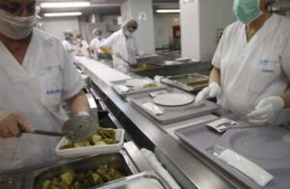 Preparación de comida en el hospital La Paz (Madrid).