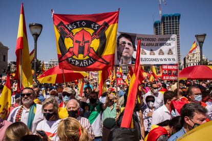 Participantes en la marcha contra los indultos a los líderes del ´procés´, el pasado día 13 en la plaza madrileña de Colón.