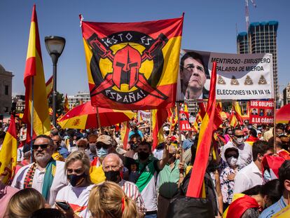 Participantes en la marcha contra los indultos a los líderes del ´procés´, el pasado día 13 en la plaza madrileña de Colón.