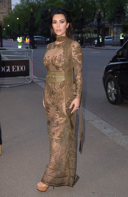 Kim Kardashian, con un espectacular traje.