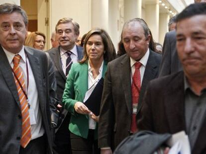 Ana Mato, en los pasillos del Senado durante la sesión de control al Gobierno.