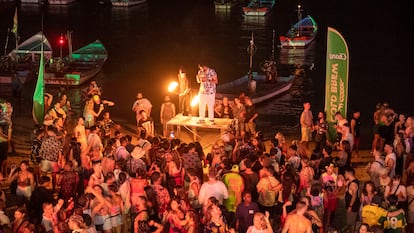 Una de las famosas fiestas de la Luna llena que se celebran en Koh Phangan, una isla en el golfo de Tailandia.