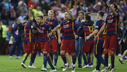 Els jugadors celebren el títol.