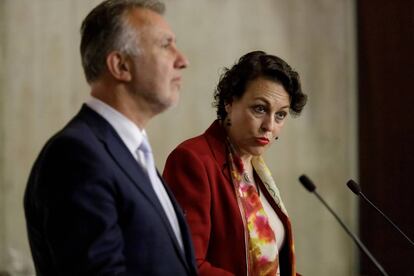 El presidente de Canarias, Ángel Víctor Torres, y la ministra de Trabajo, Migraciones y Seguridad Social, Magdalena Valerio.
