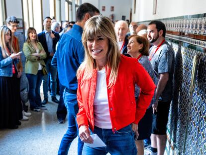 Begoña Gómez, en un colegio electoral en los pasados comicios europeos.