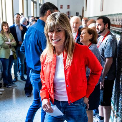 Begoña Gómez, en un colegio electoral en los pasados comicios europeos.