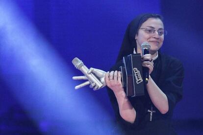 Sor Cristina recibe el premio de La Voz en Italia.