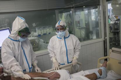 A patient is treated in the ICU at the Mar de Barcelona hospital in Catalonia.