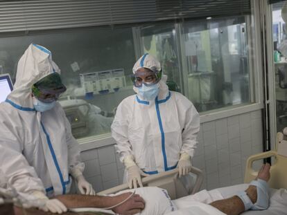 A patient is treated in the ICU at the Mar de Barcelona hospital in Catalonia.