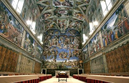 La Capilla Sixtina, en el Vaticano, vacía antes del cónclave de abril de 2005 del que salió elegido Papa Joseph Ratzinger.