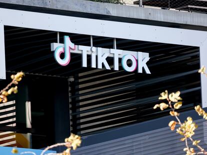Fachada de la oficina de TikTok en Culver City, California.