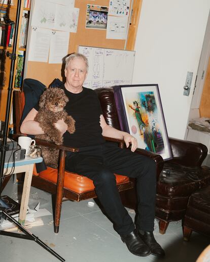 Tony Oursler posa para Icon Design junto a su perrita Ruby.