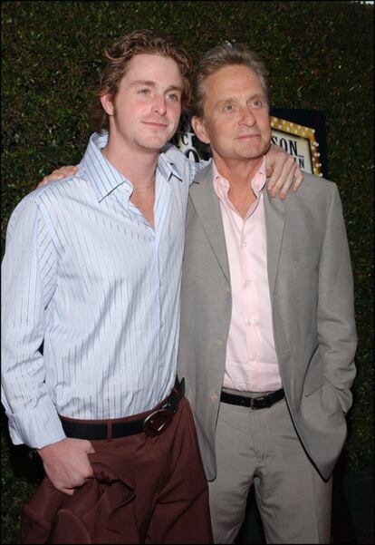 Cameron y Michael Douglas, en un estreno en Los Ángeles en 2005.