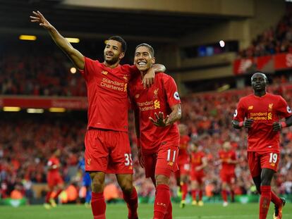 Jugadores del Liverpool celebrando un gol.