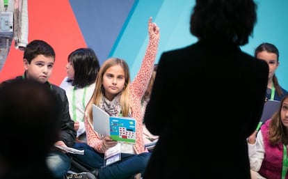 Los alumnos plantean sus inquietudes en el congreso.