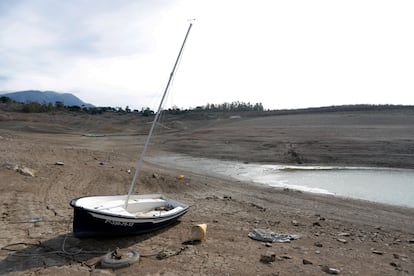 El embalse de La Viñuela, en La Axarquía (Málaga), que se encuentra al 15% de su capacidad total por la sequía.