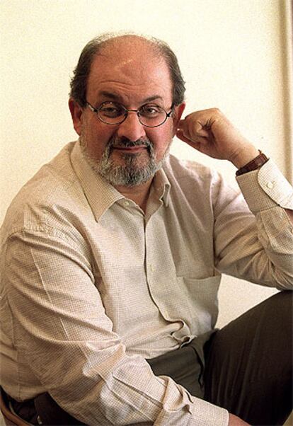 El autor de <i>Versos satánicos</i>, Salman Rushdie.