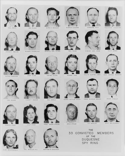 Los 33 agentes alemanes de Círculo Duquesne. Josef Klein es el segundo por la izquierda en la tercera fila. d