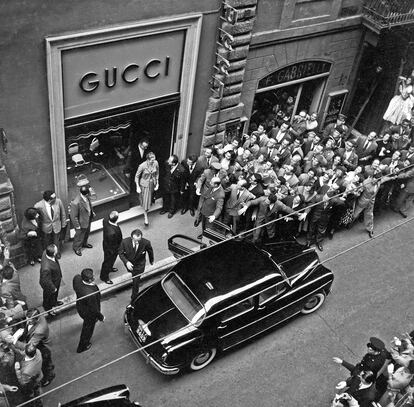 Rainiero y Grace de Mónaco, en la tienda de la marca en Roma en 1959.