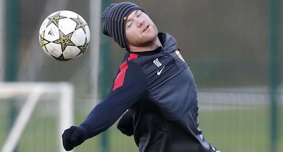 Wayne Rooney en el entrenamiento previo al partido contra el equipo rumano.