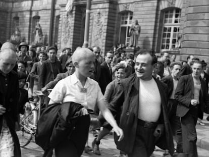 Mujeres acusadas de haber colaborado con los nazis, en Rennes en 1944.